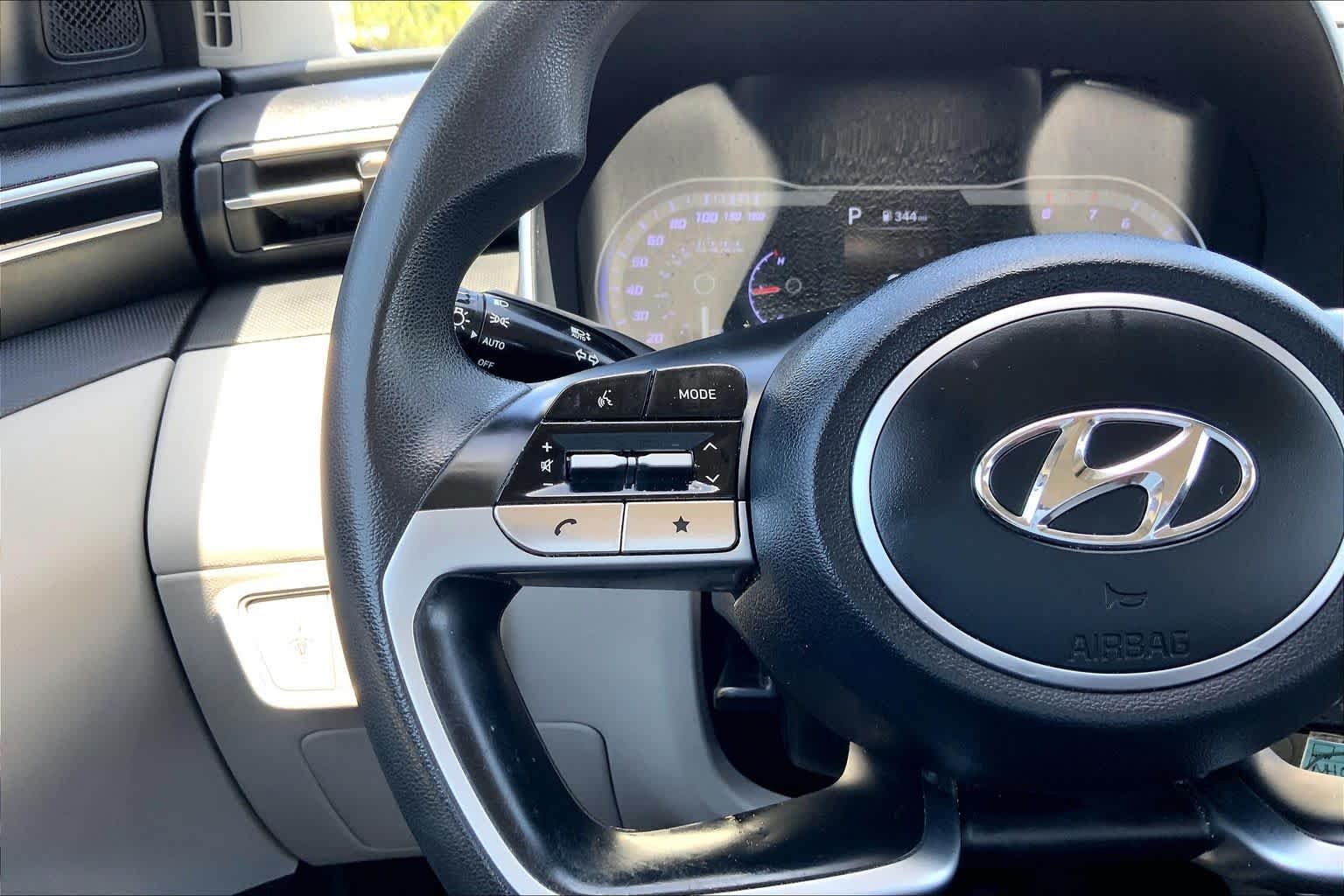 Used 2022 Quartz White Hyundai SE image 23