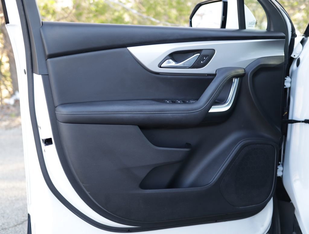 Used 2021 Summit White Chevrolet 1LT image 22