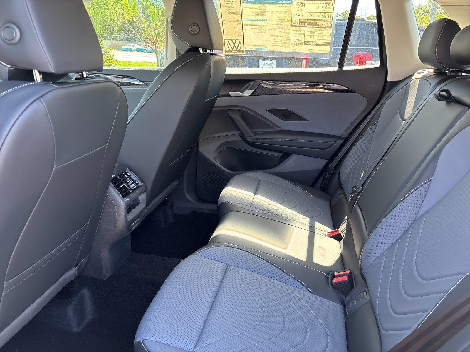 2025 Volkswagen Tiguan SE - Photo 32