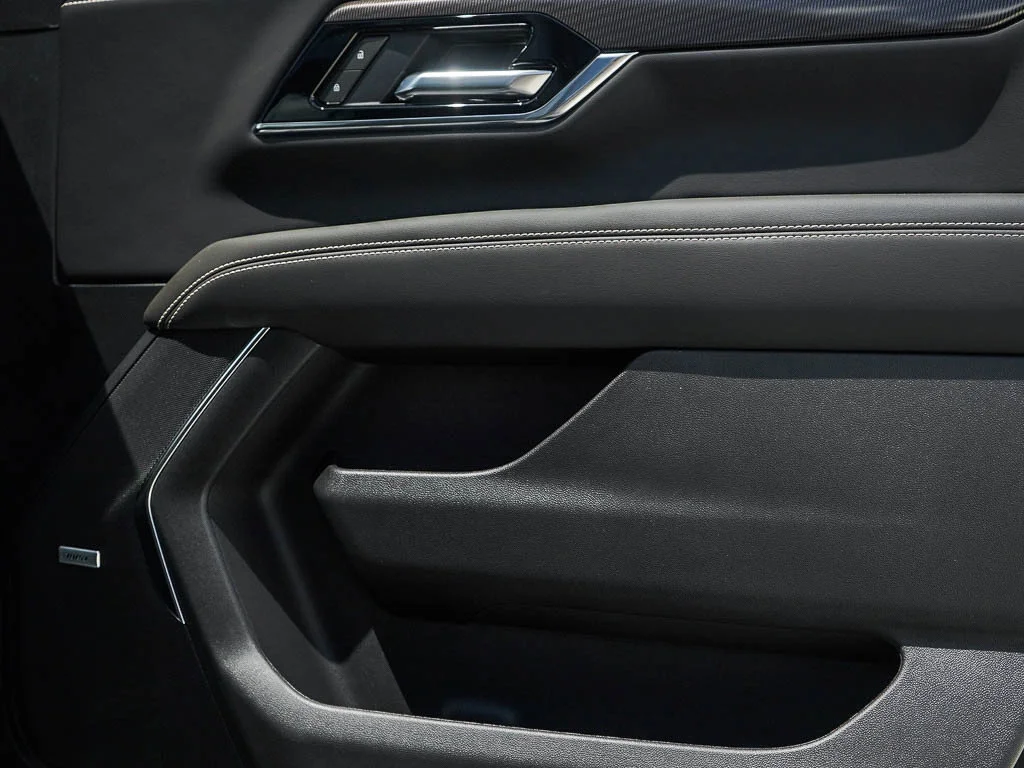 New 2026 Sterling Metallic GMC Elevation image 10