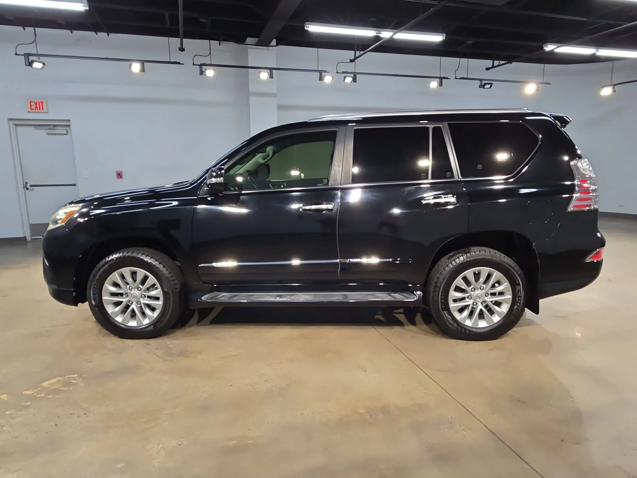 Used 2017 Black Onyx Lexus GX 460 image 4