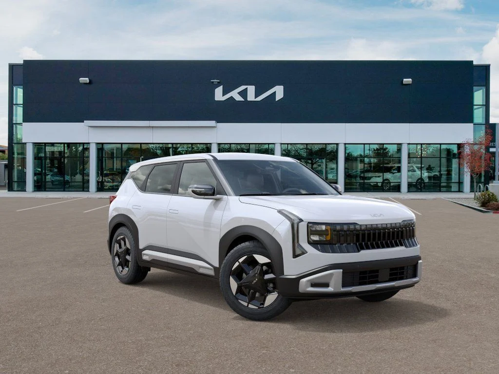 New 2027 White Kia S image 8