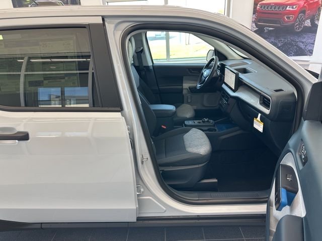 New 2025 Space White Metallic Ford XLT image 32