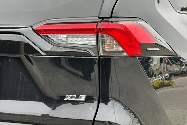 Used 2025 Black Toyota XLE image 34