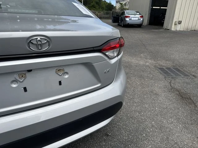 Used 2022 Silver Toyota LE image 33