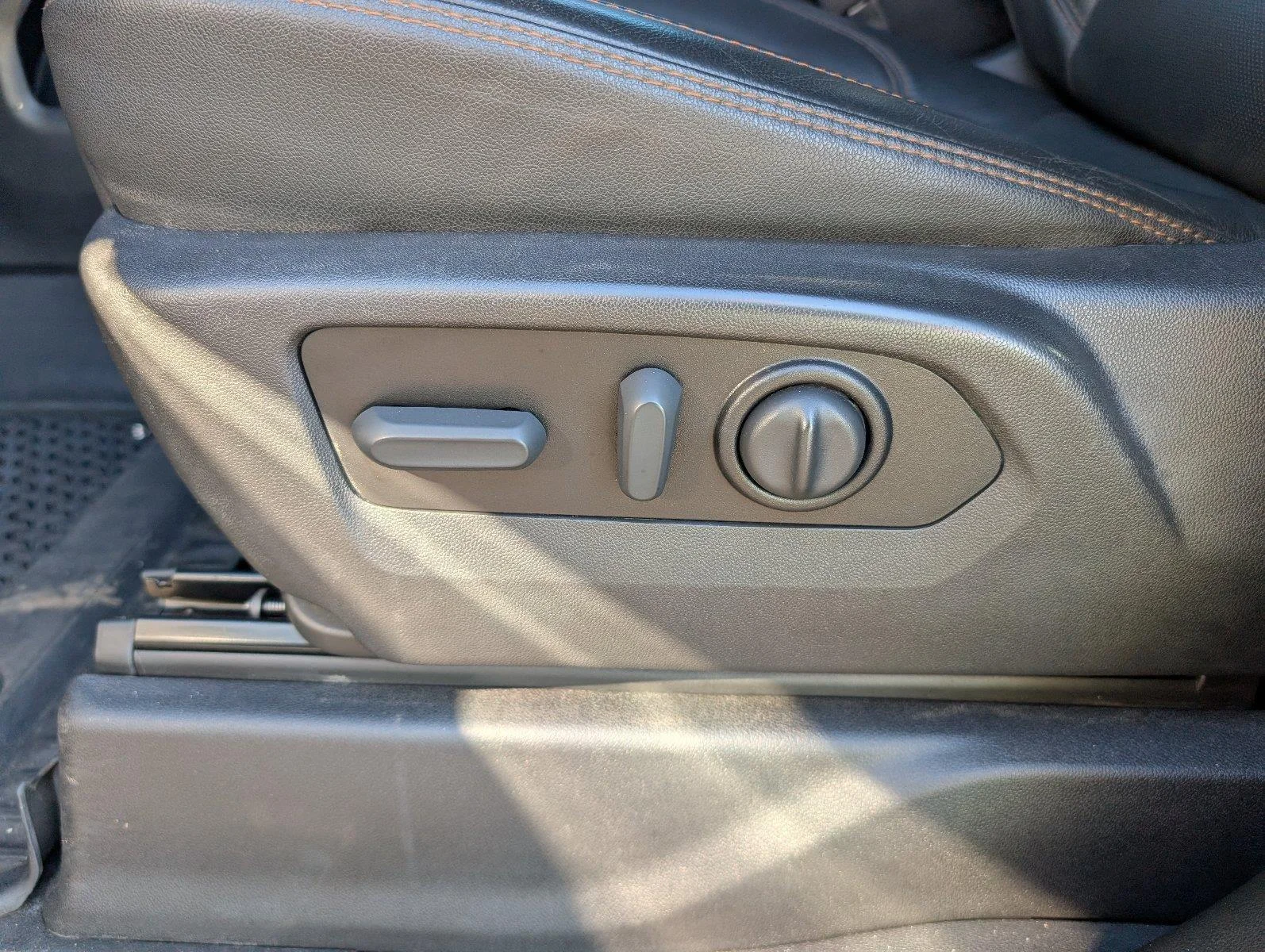 Used 2022 ONYX BLACK GMC AT4 image 16