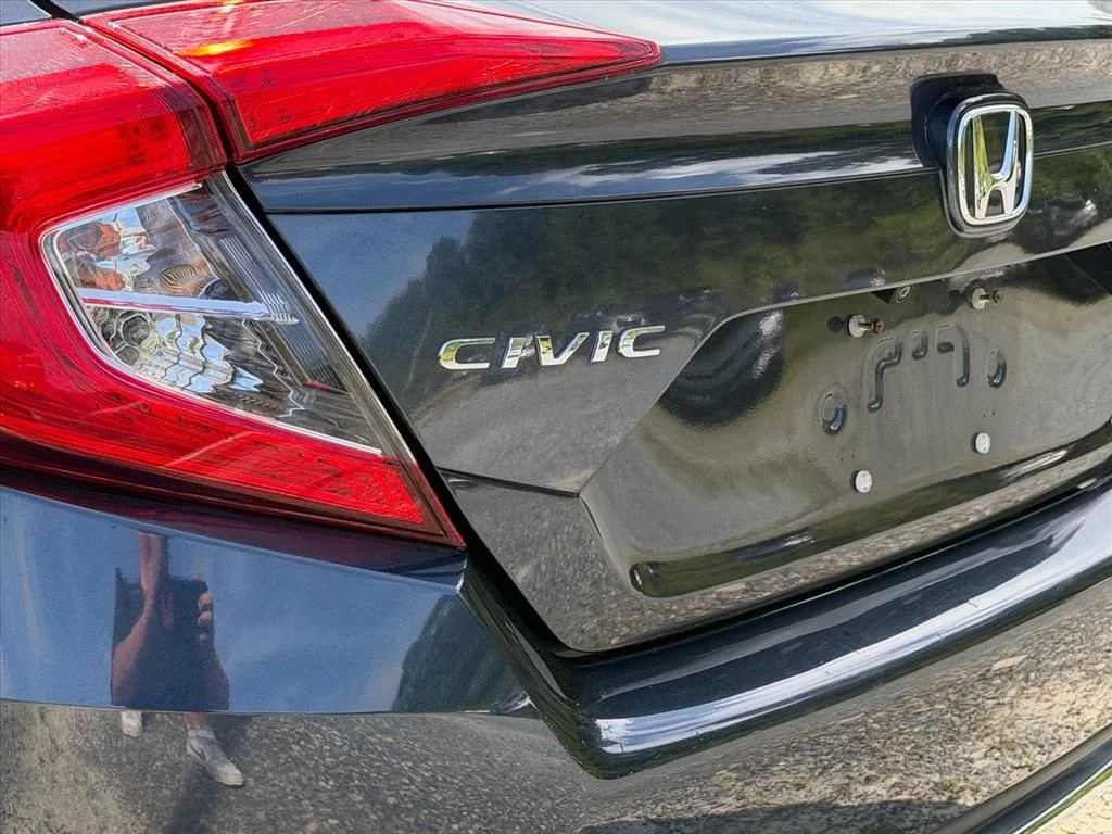 Used 2019  Honda LX image 8