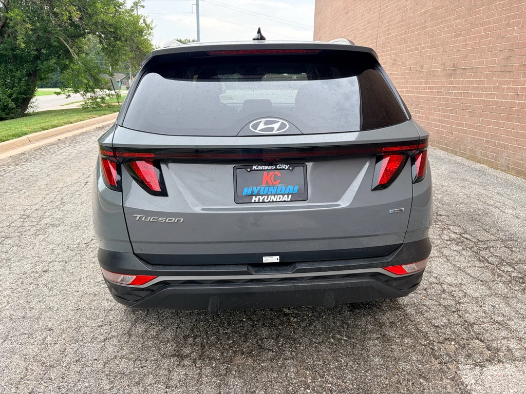 Used 2024 Hampton Gray Hyundai SEL image 4