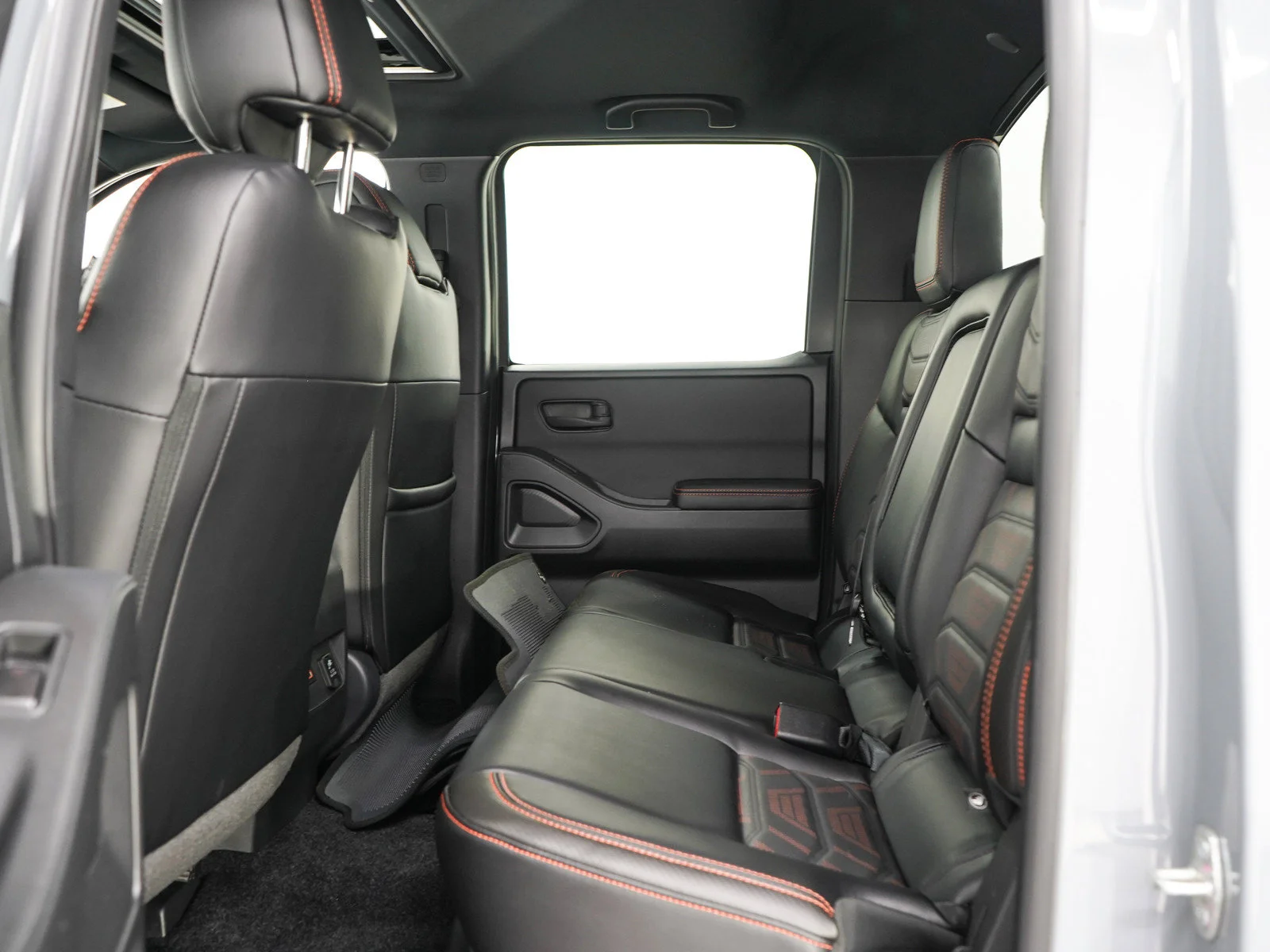 Used 2026 Boulder Gray Pearl Nissan PRO-4X image 15