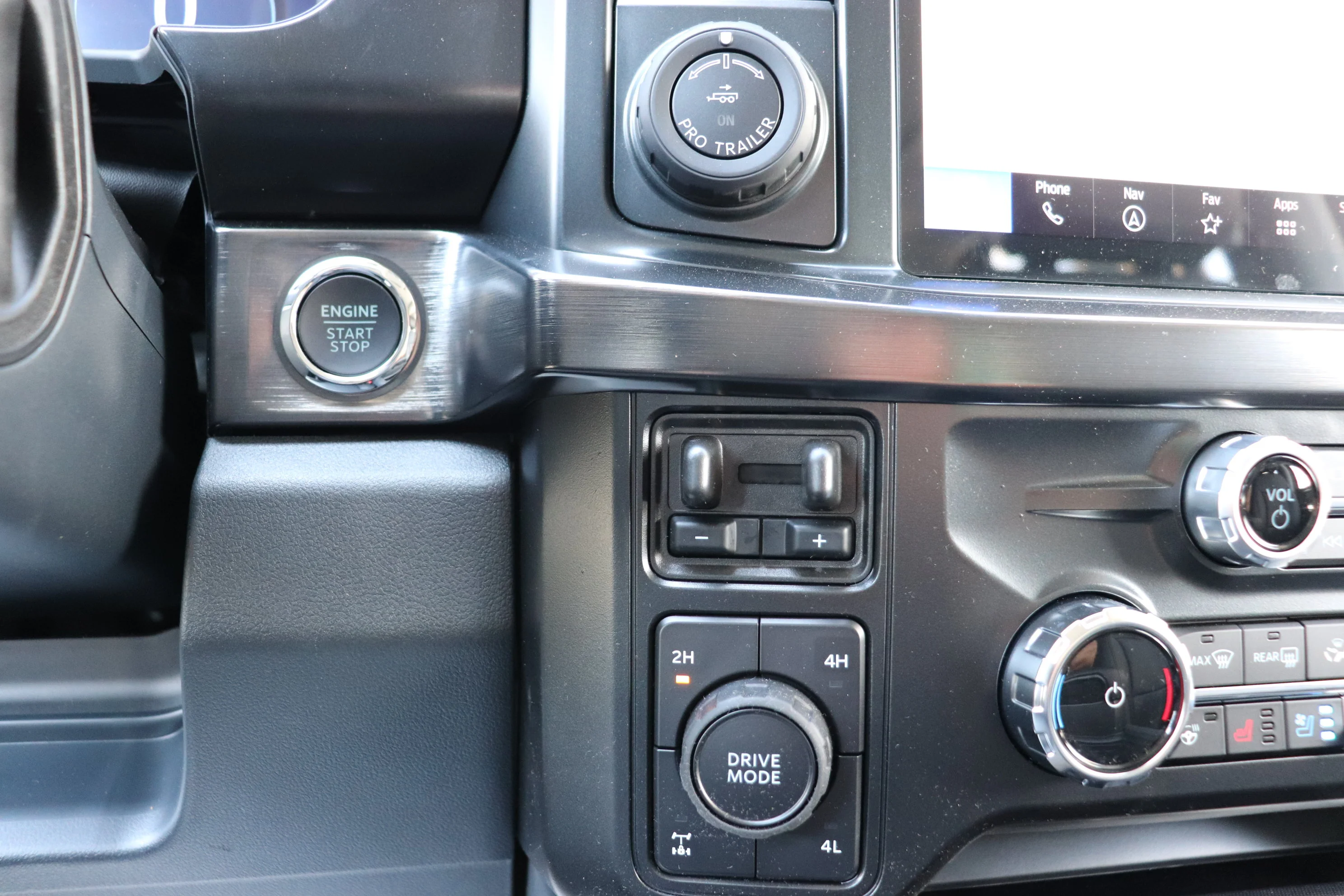 New 2026 AGATE BLACK METALLIC Ford LARIAT image 13
