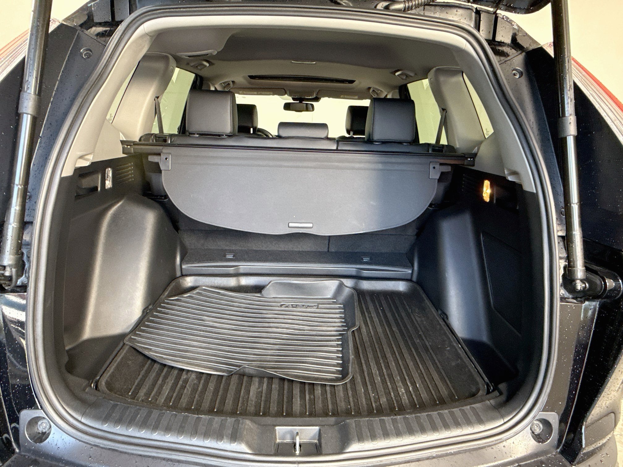 Used 2018 Crystal Black Pearl Honda Touring image 27