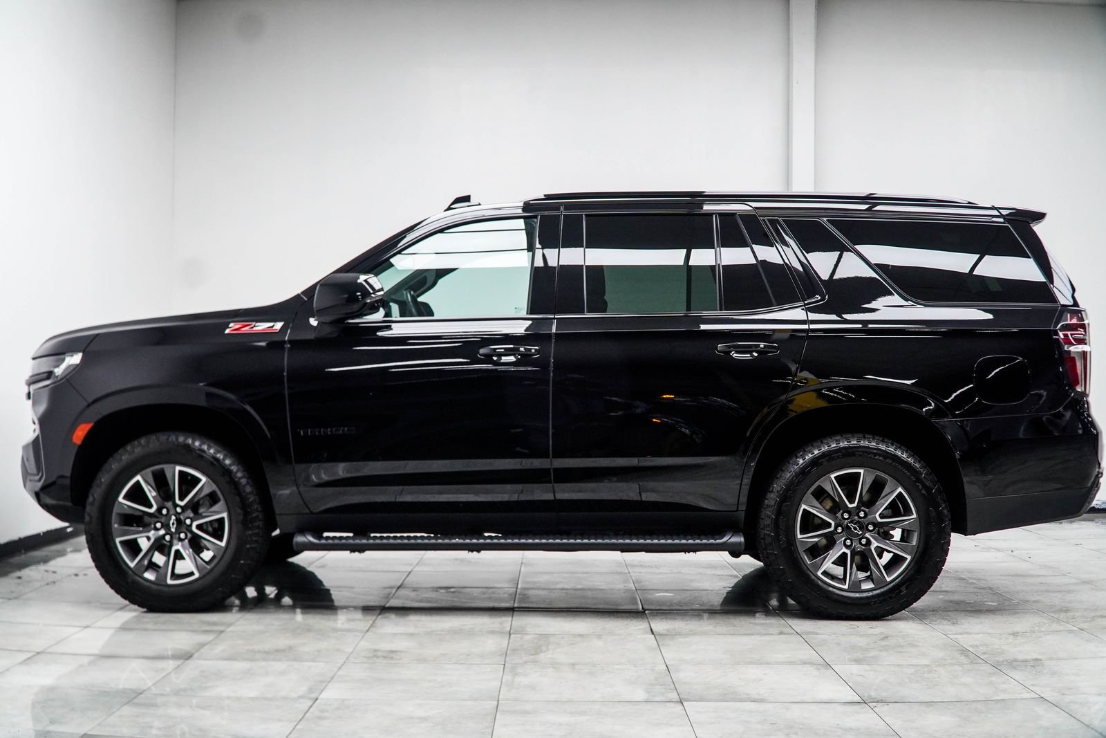Used 2023 Black Chevrolet Z71 image 11