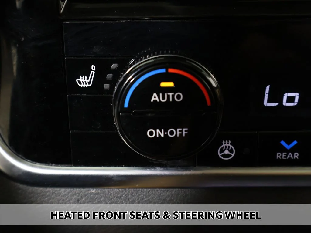 Used 2023  Nissan Platinum image 9