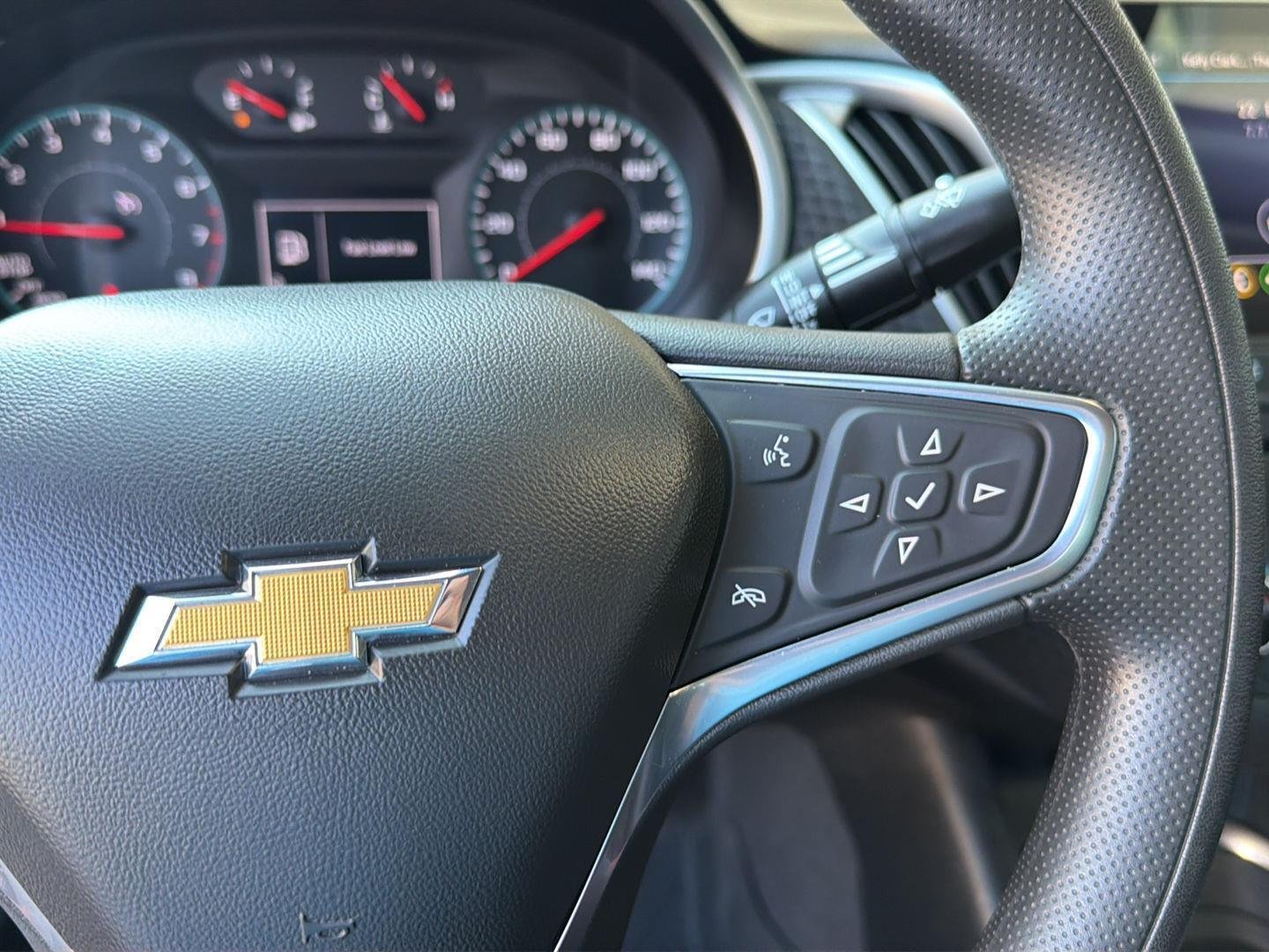 Used 2024 Summit White Chevrolet LT image 21