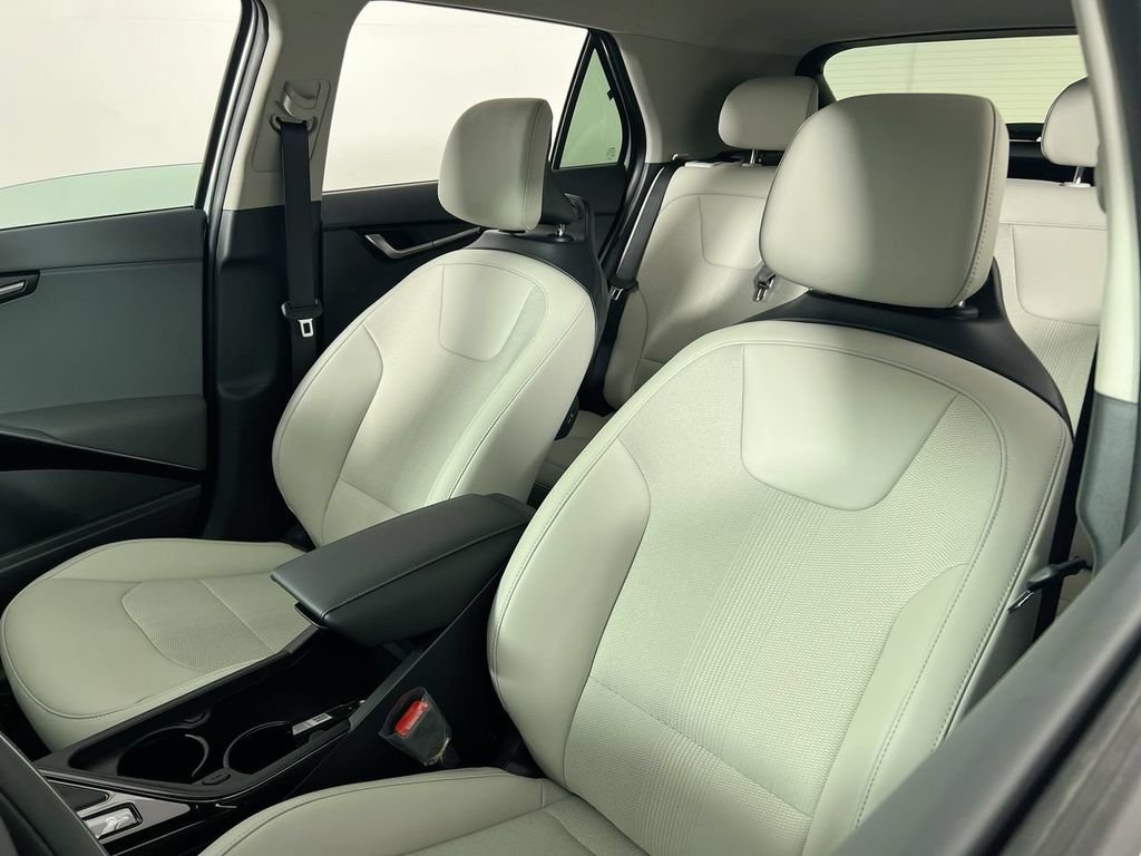 New 2026 Snow White Pearl Kia EX image 13