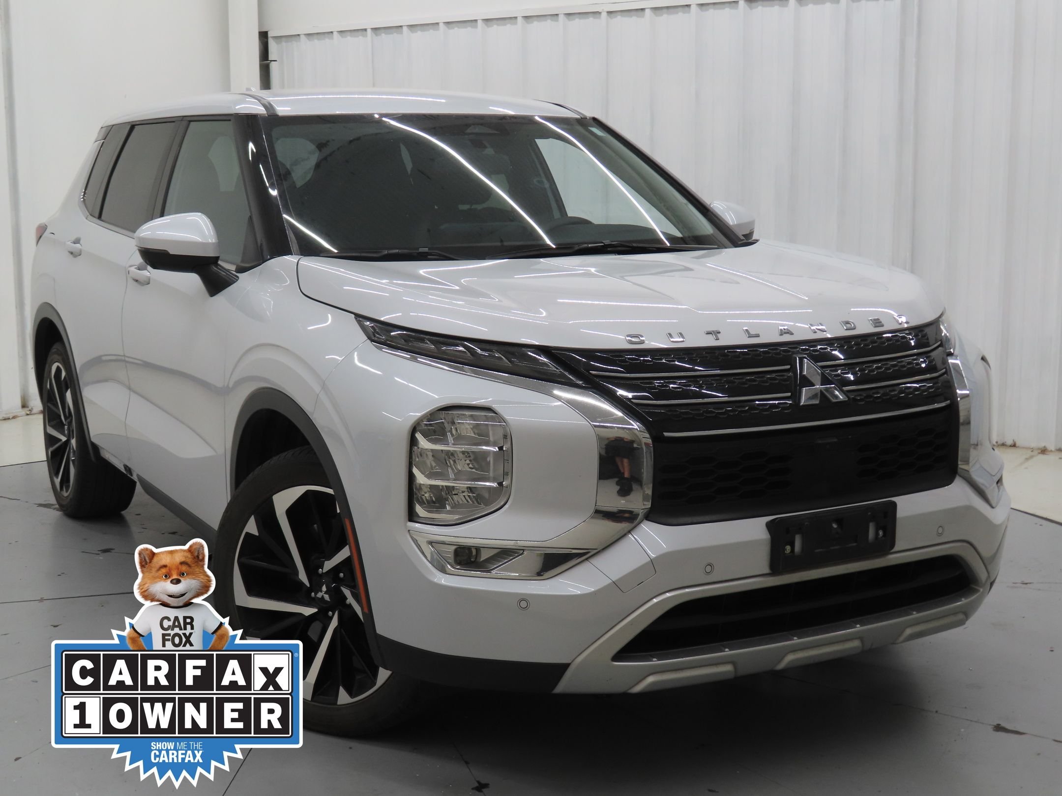 Used 2024 White Mitsubishi SE Black Edition image 2