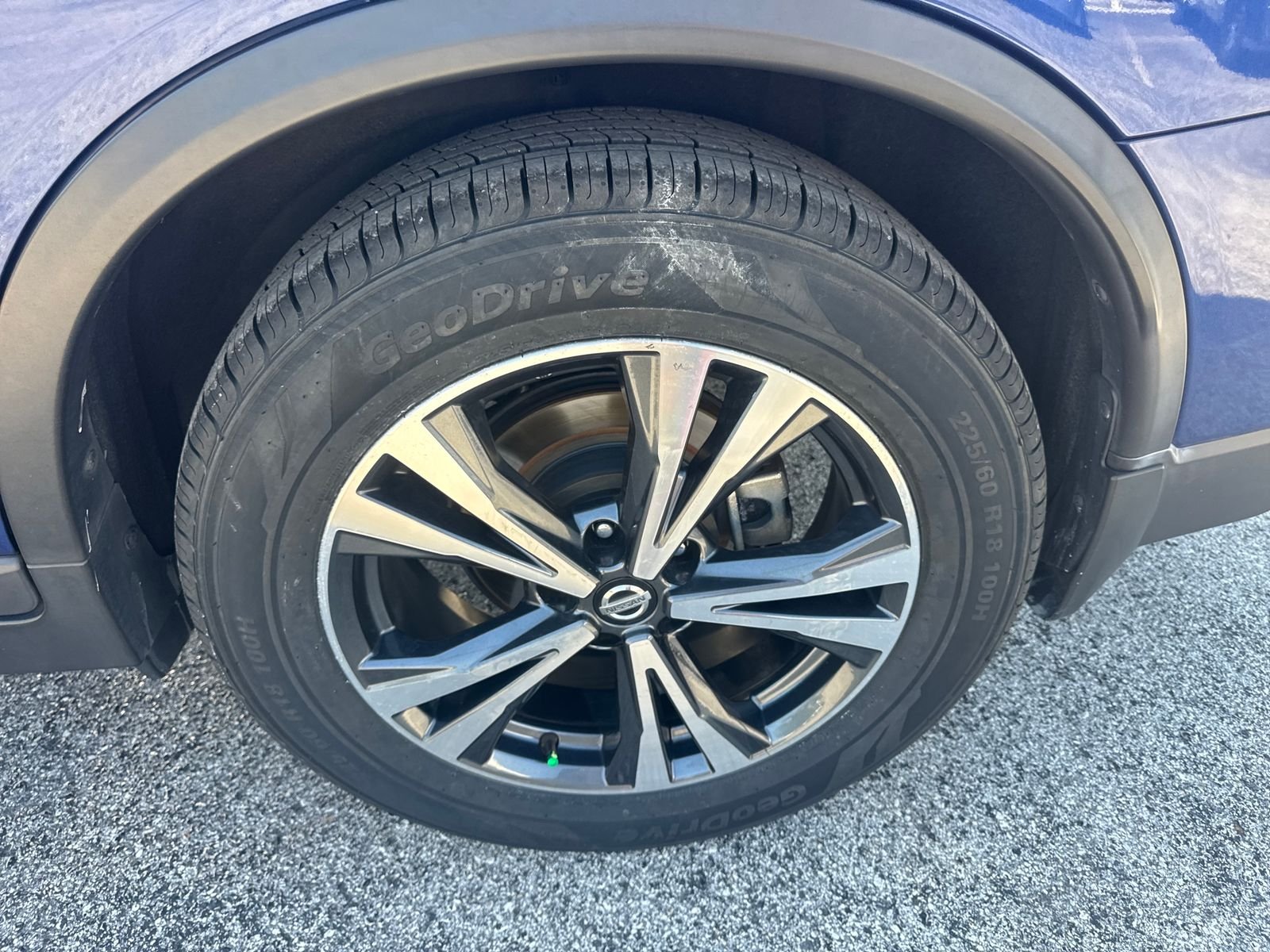 Used 2017 Blue Nissan SL image 18