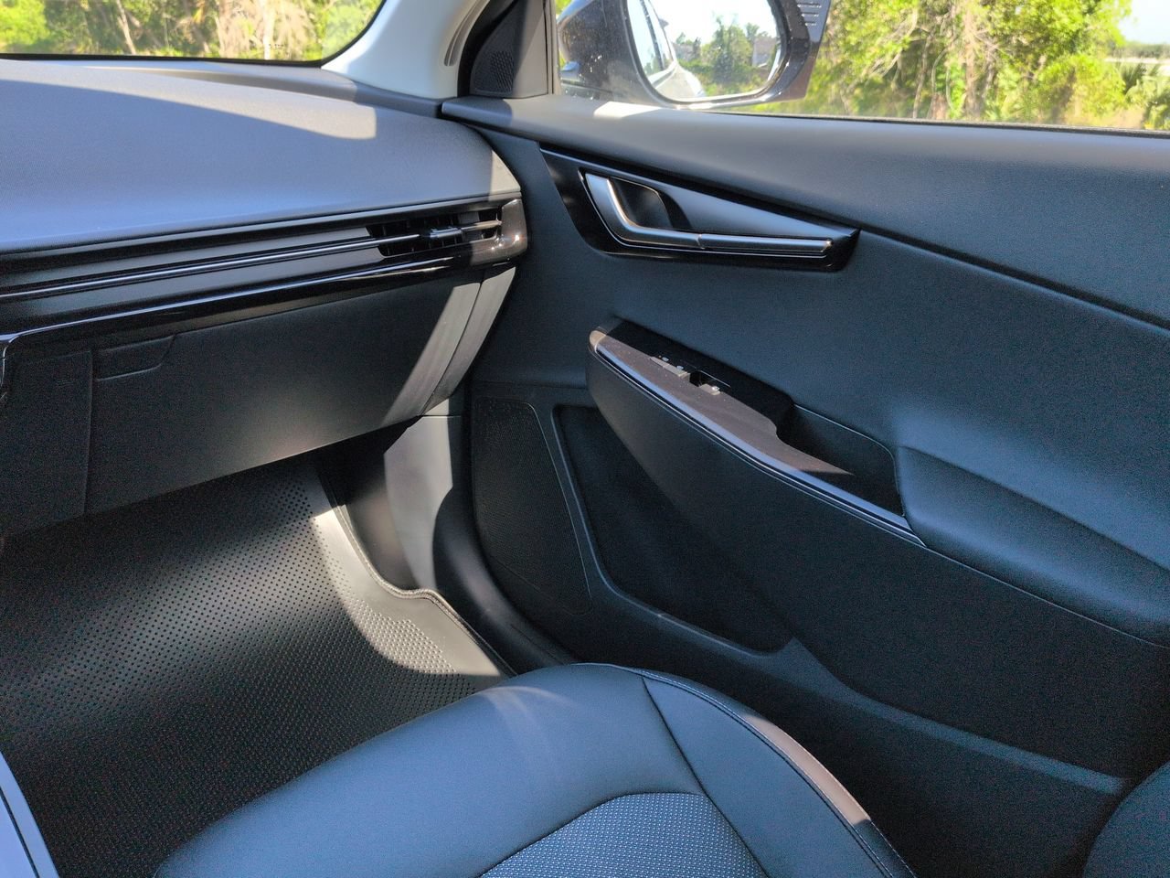 New 2026 Wolf Gray Kia Light Long Range image 18