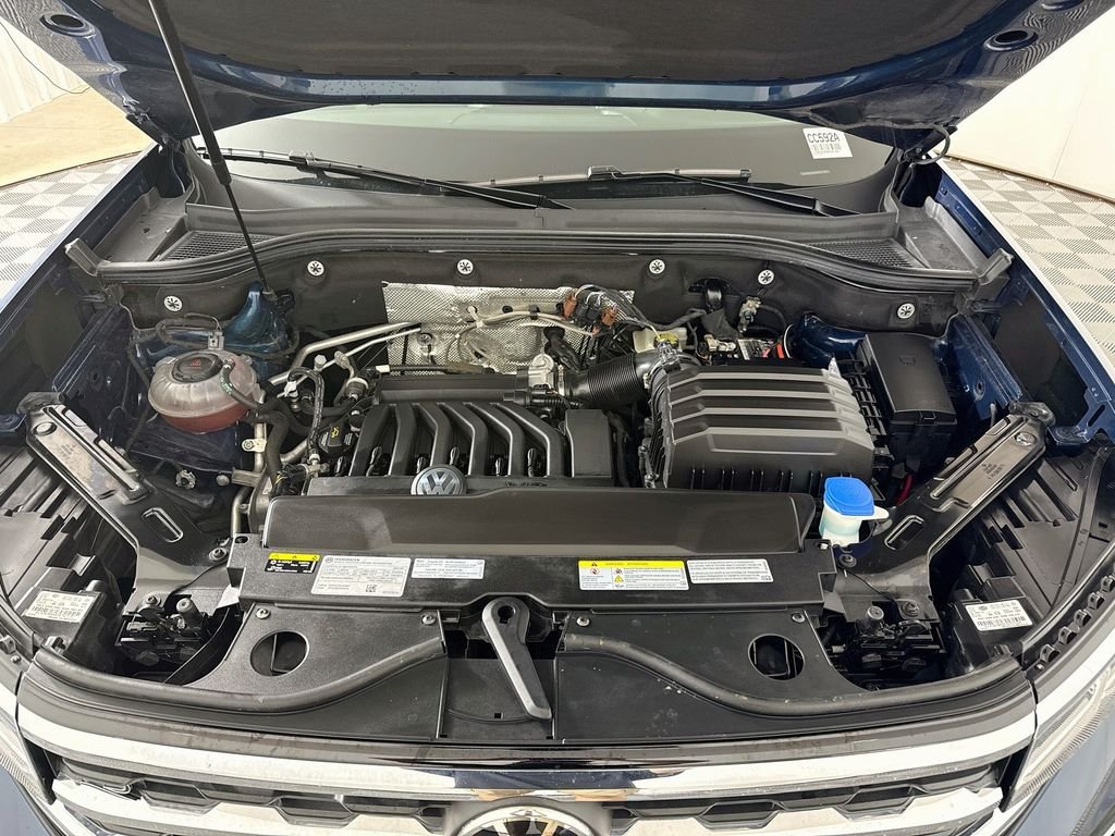 Used 2022  Volkswagen 3.6L V6 SEL Premium R-Line image 32