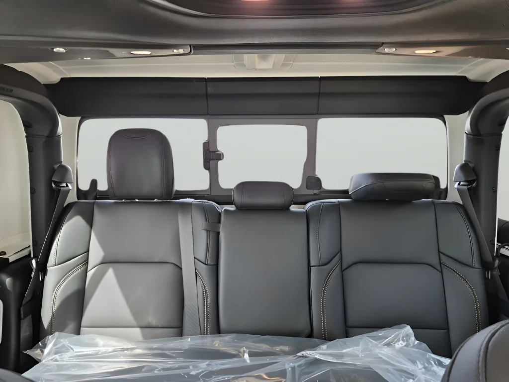 New 2026 Bright White Clear-Coat Exterior Paint Jeep Sahara image 46