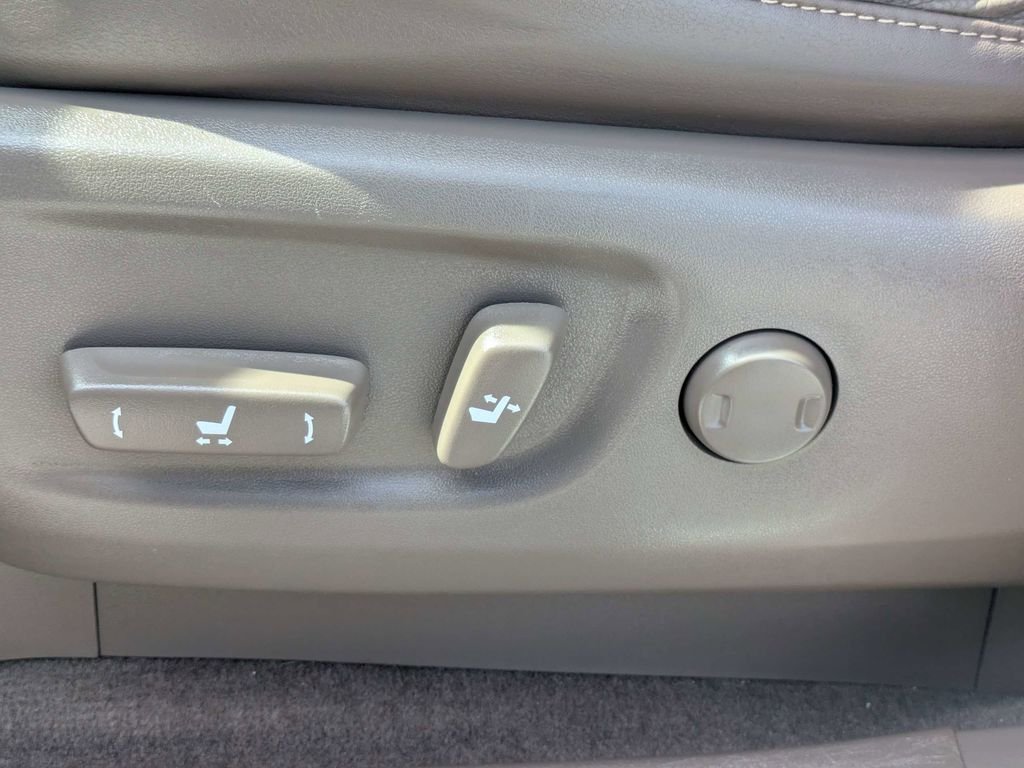 Used 2018 Gray Lexus 460 image 19