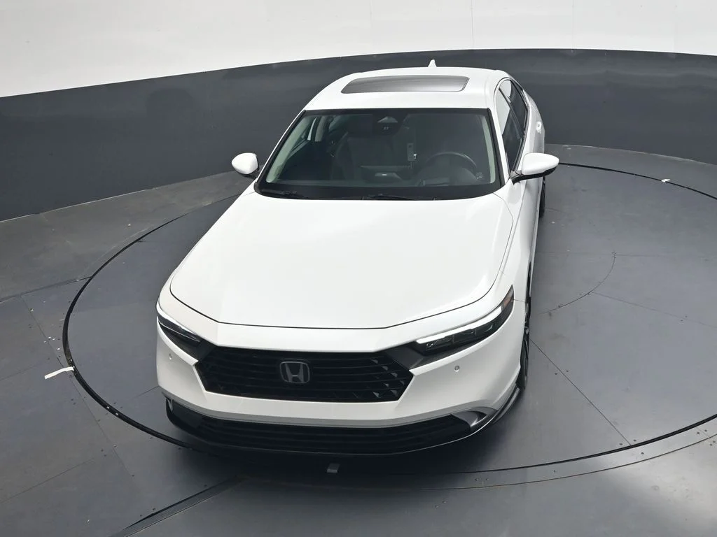 Used 2023 Platinum White Pearl Honda Touring image 23