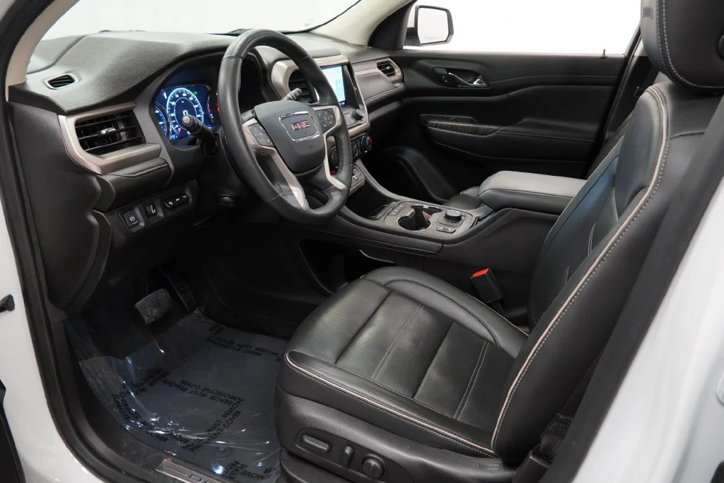 Used 2023 White Frost Tricoat GMC Denali image 13