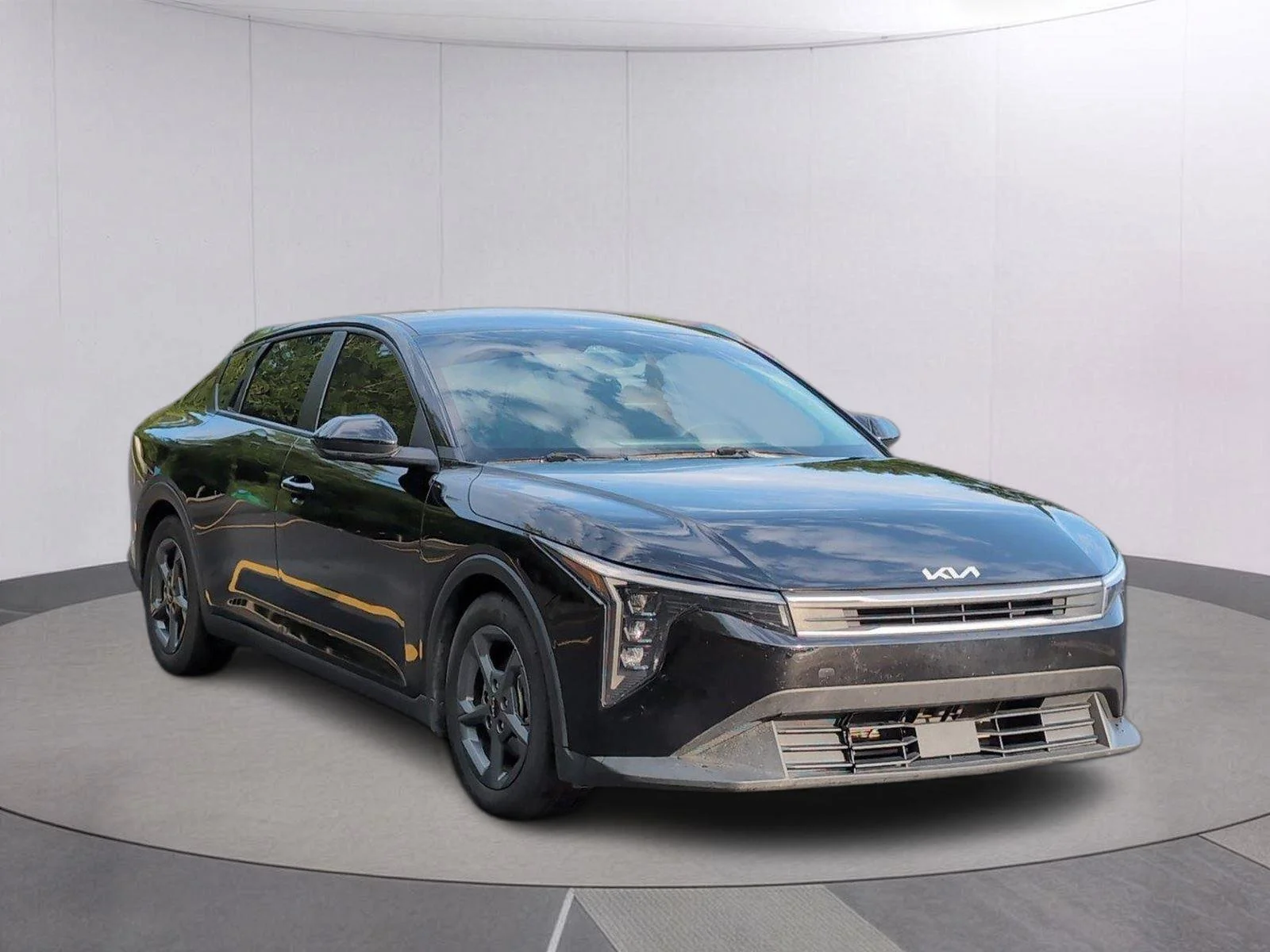 Used 2025 Aurora Black Pearl Kia LXS image 9