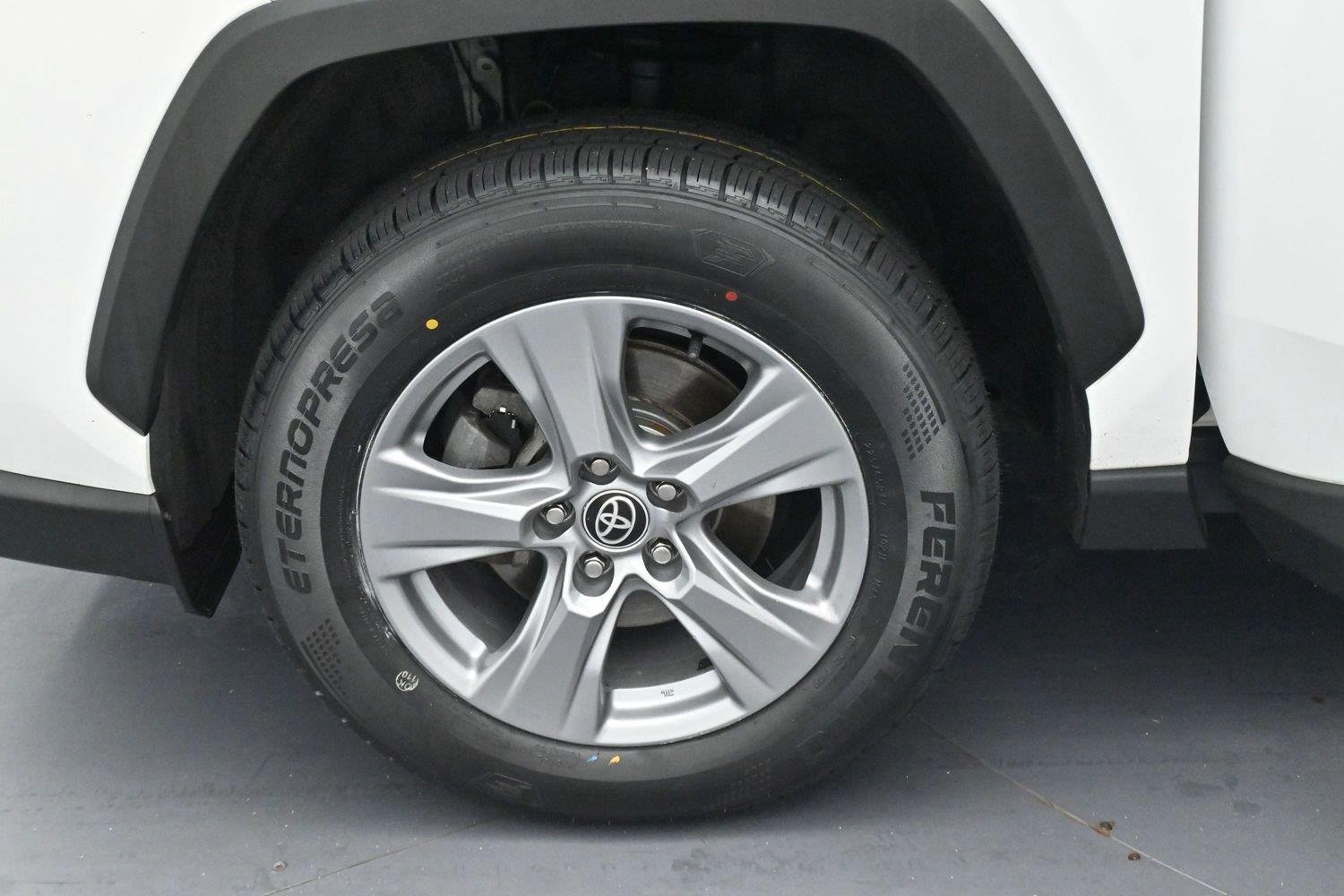 Used 2022 White Toyota XLE image 37