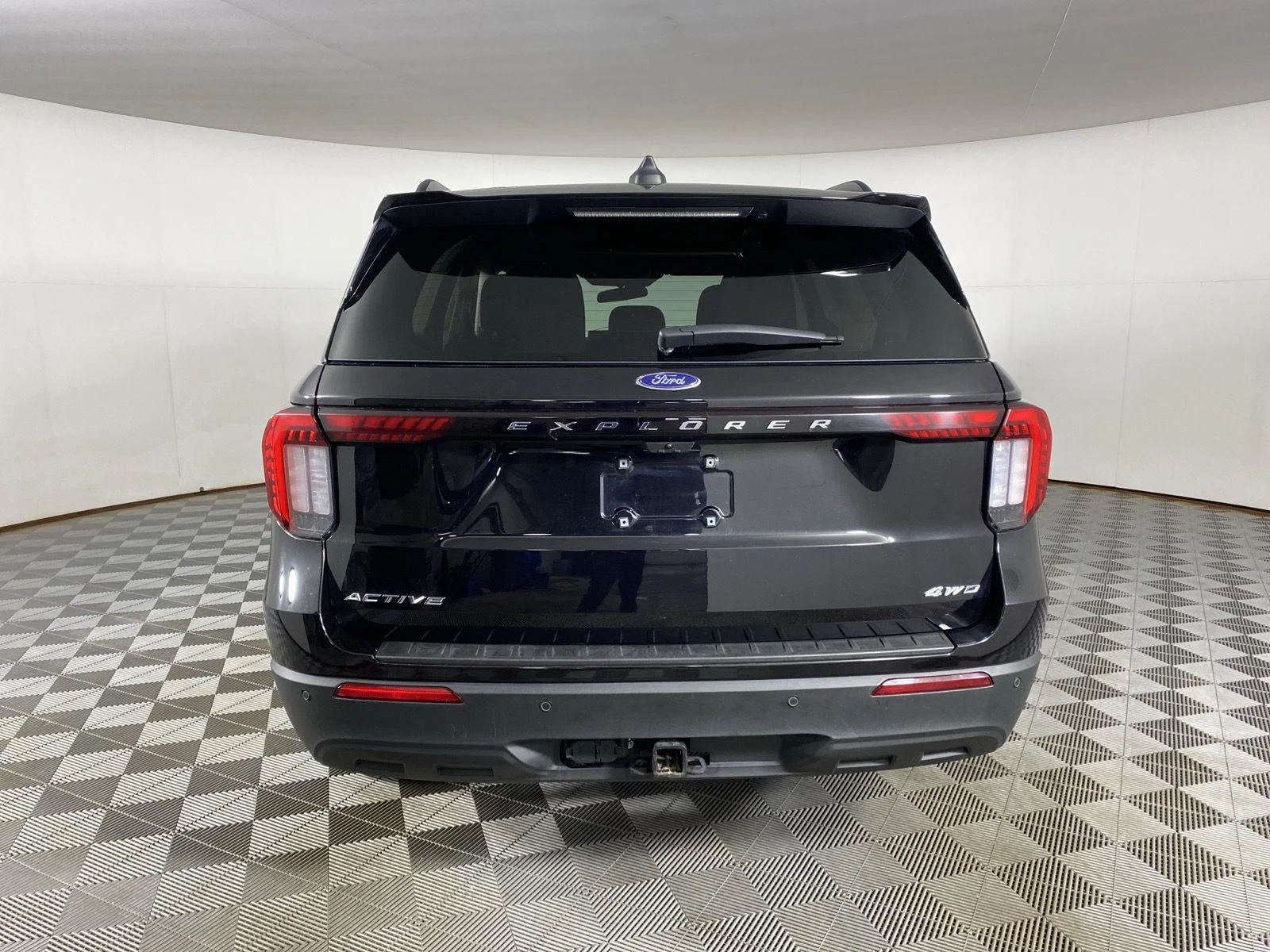 Used 2025 Agate Black Metallic Ford Active image 9