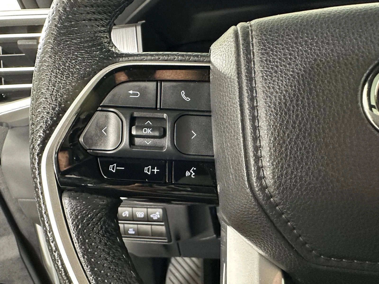 Used 2023 Wind Chill Pearl Toyota Platinum image 42