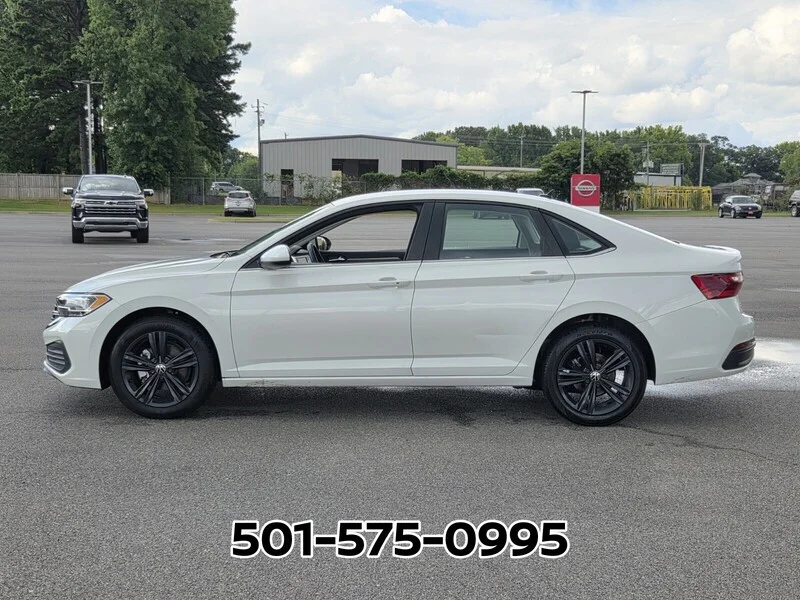 Used 2024 Opal White Volkswagen SE AUTO image 2