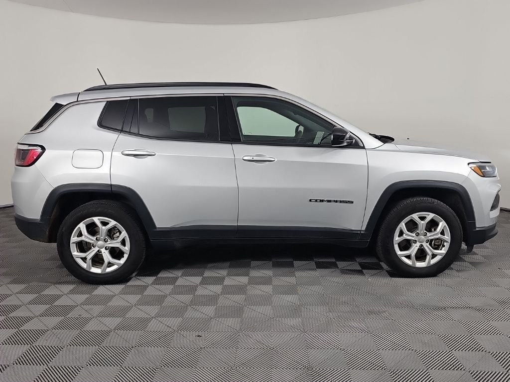 Used 2024 Silver Jeep Latitude image 5