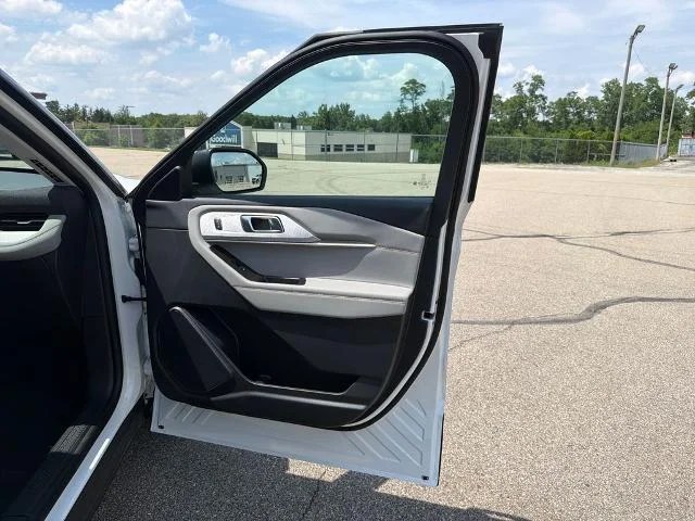 New 2026 Star White Metallic Tri-Coat Ford Active image 48