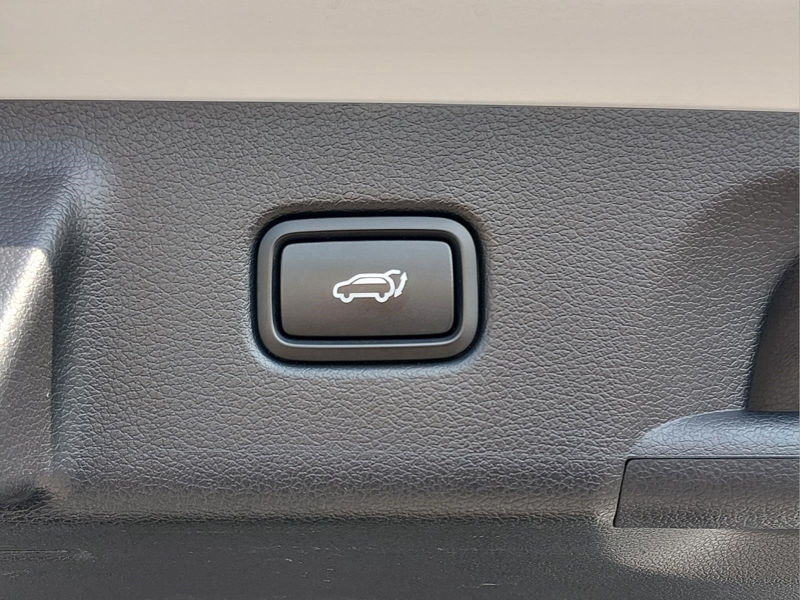 Used 2020 Hyper White Hyundai SEL image 22