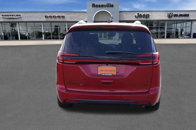 New 2026 Red Hot Pearl-Coat Exterior Paint Chrysler Select image 5