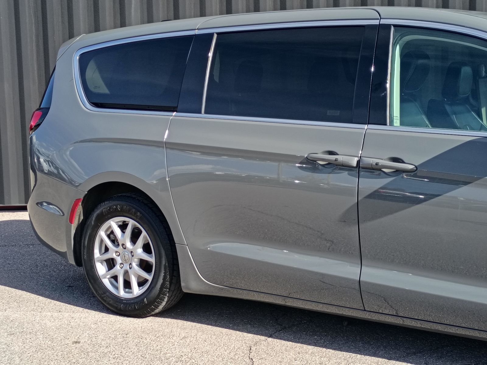 View vehicle photo 5