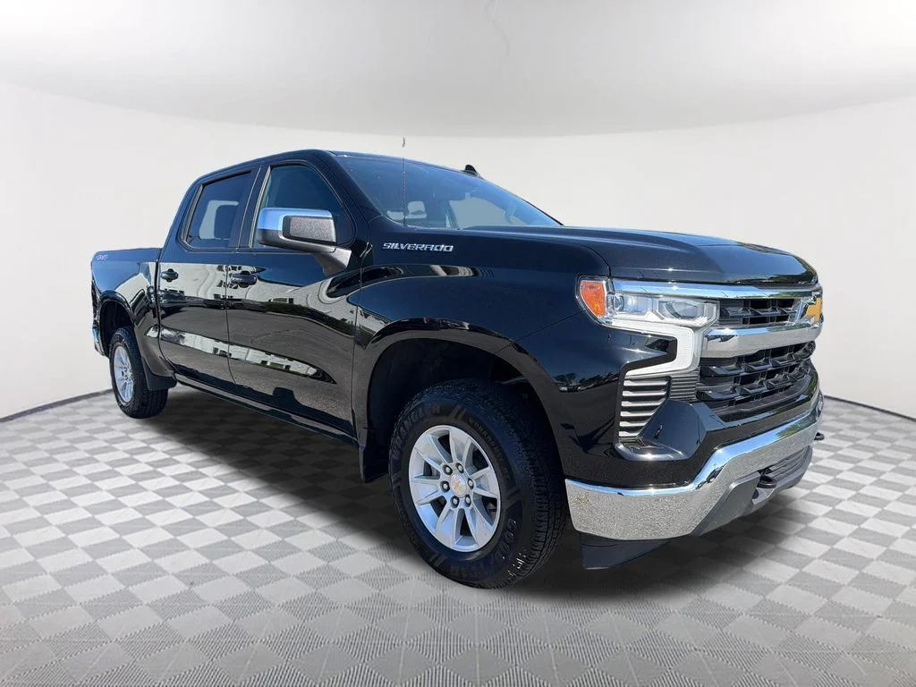 Used 2025 Black Chevrolet LT image 3
