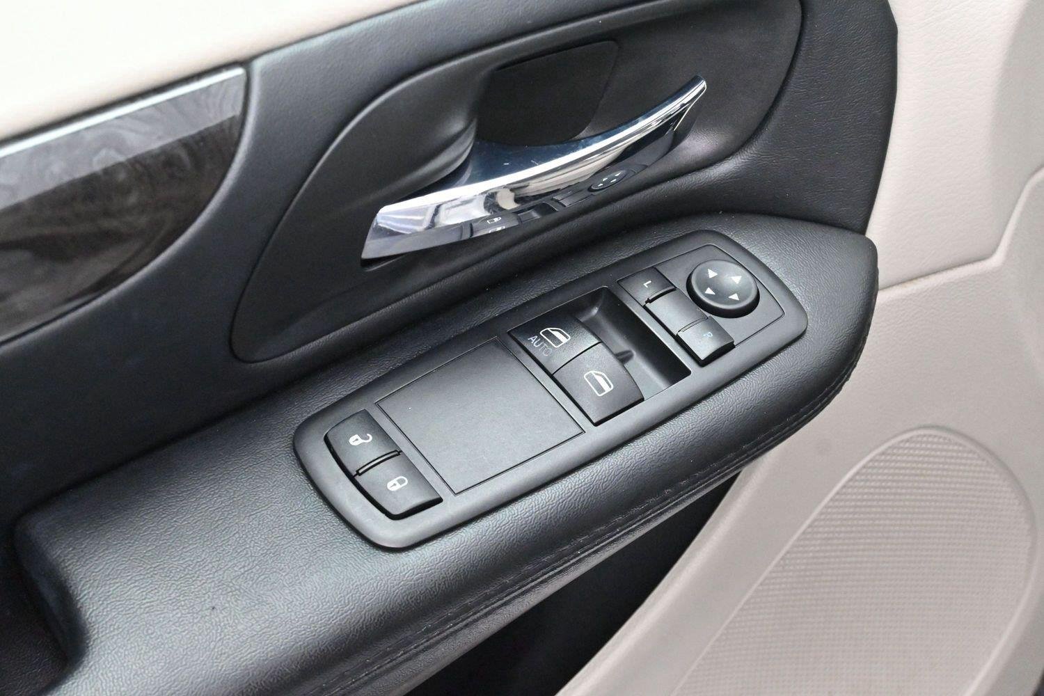 Used 2017 White Knuckle Clearcoat Dodge SE image 10