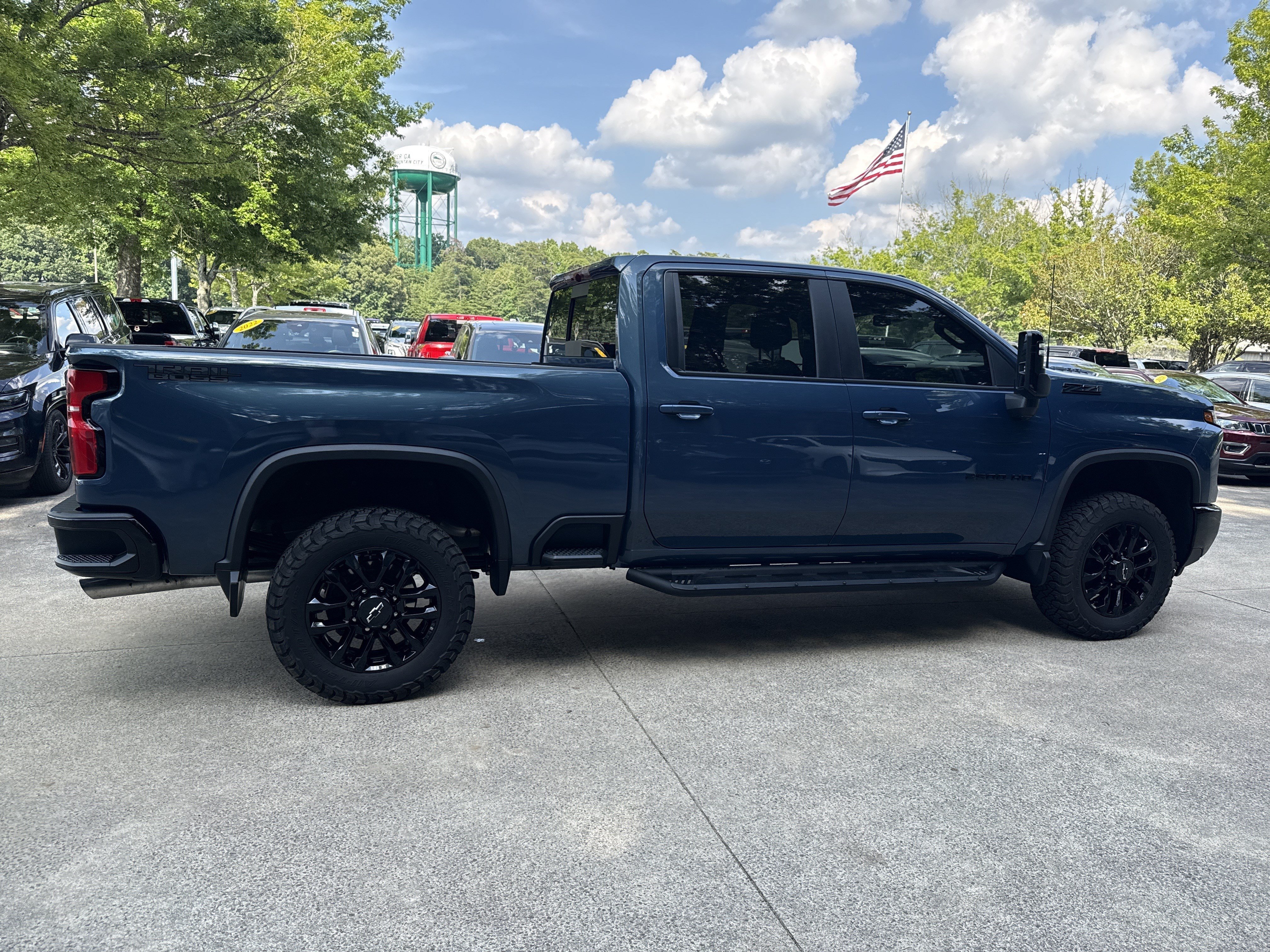 Used 2025 Lakeshore Blue Metallic Chevrolet LT image 8