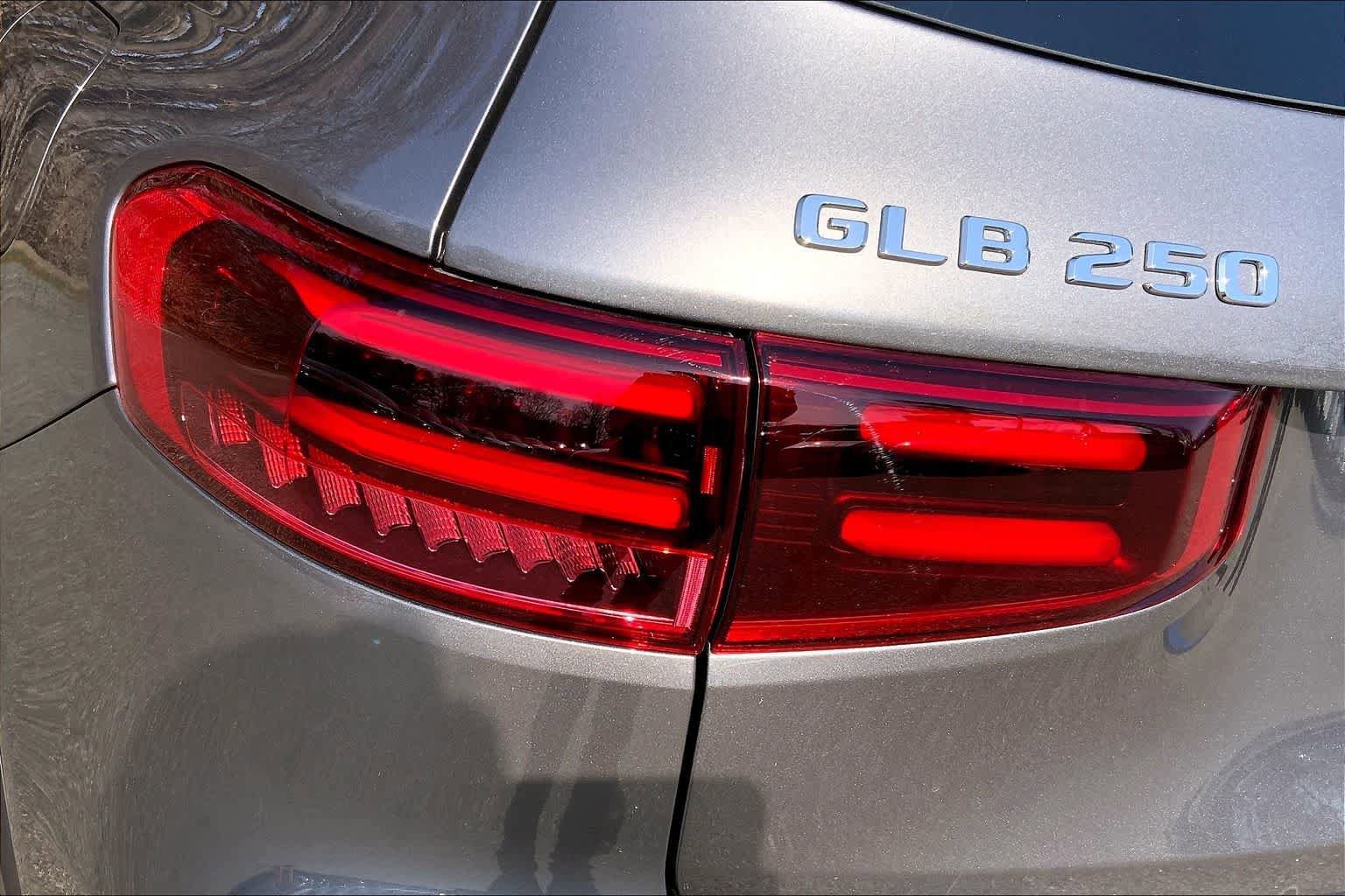 New 2026 Mountain Grey Metallic Mercedes-Benz GLB 250 image 18