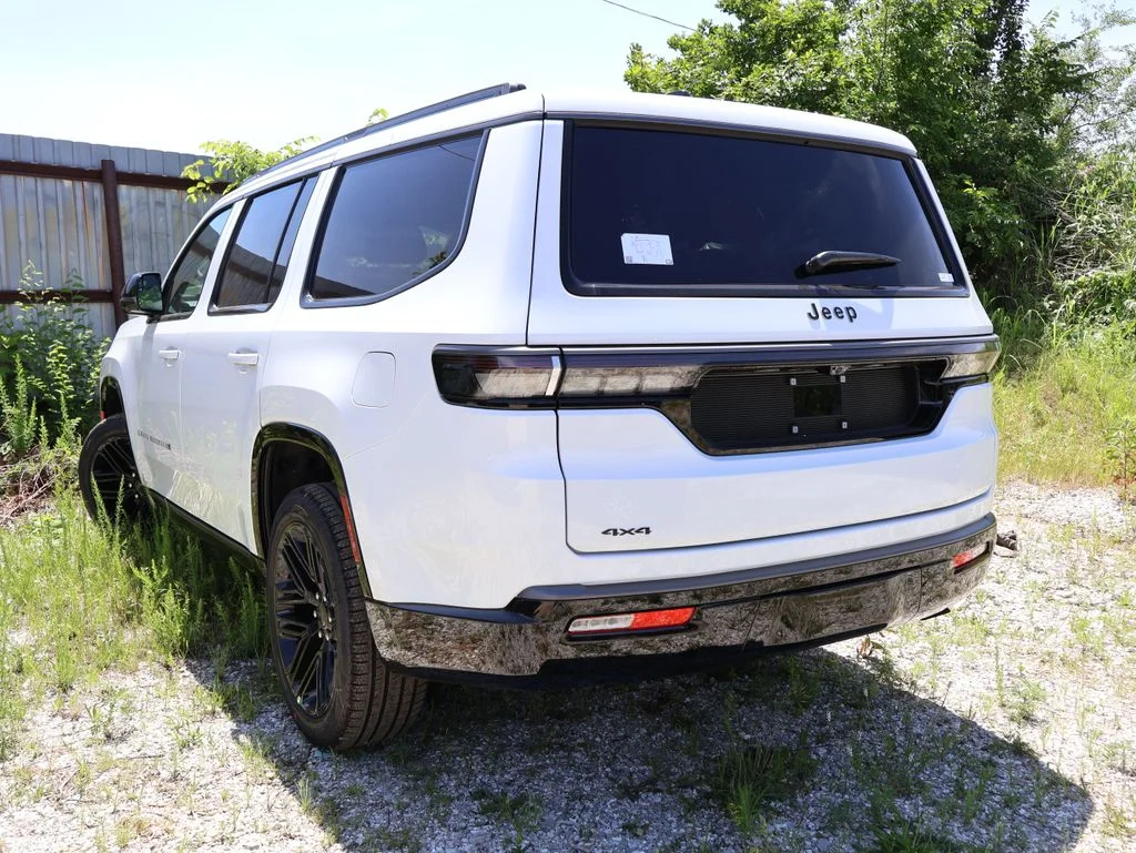 New 2026 Bright White Clear-Coat Exterior Paint Jeep Limited Reserve image 17