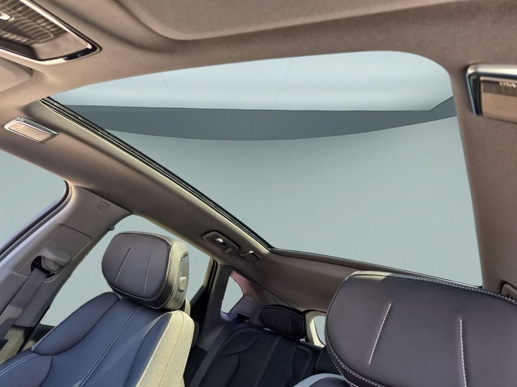2027 Cadillac OPTIQ Luxury - Photo 17
