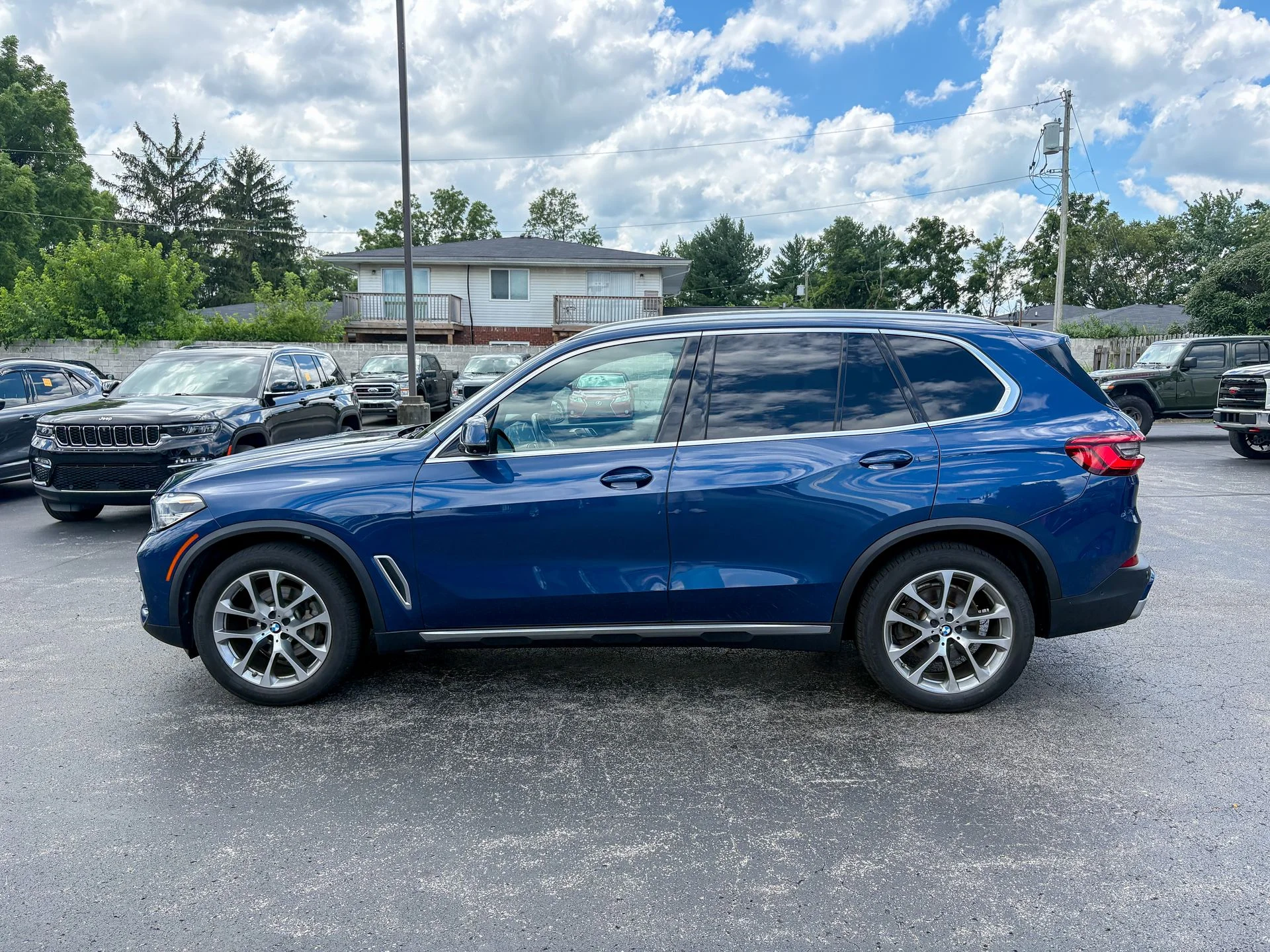 Used 2020 Blue BMW xDrive40i image 5
