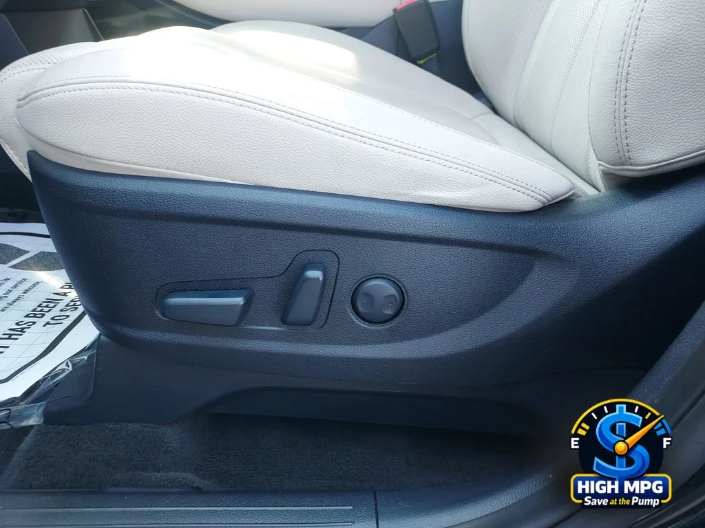 Used 2022 Black Hyundai SEL image 10