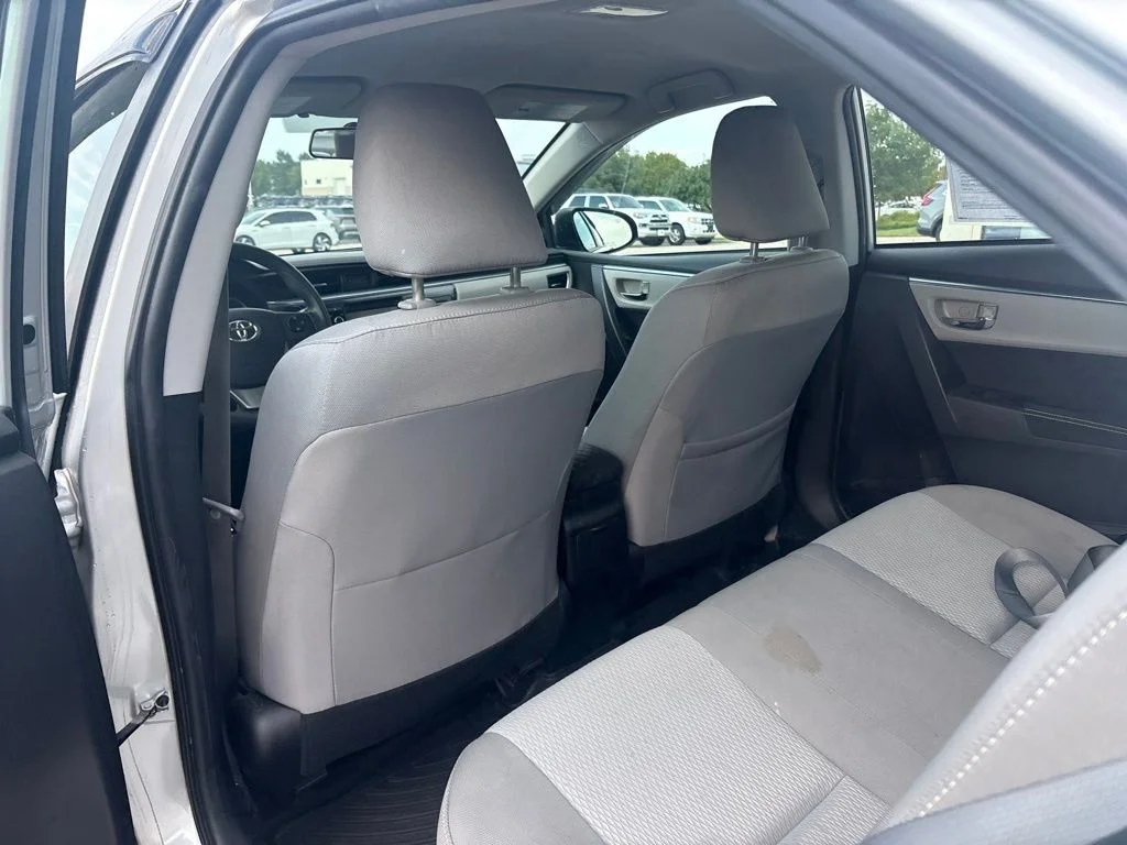 Used 2016 Silver Toyota LE image 32