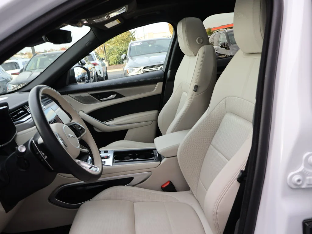 Used 2025  Jaguar P250 R-Dynamic S image 17