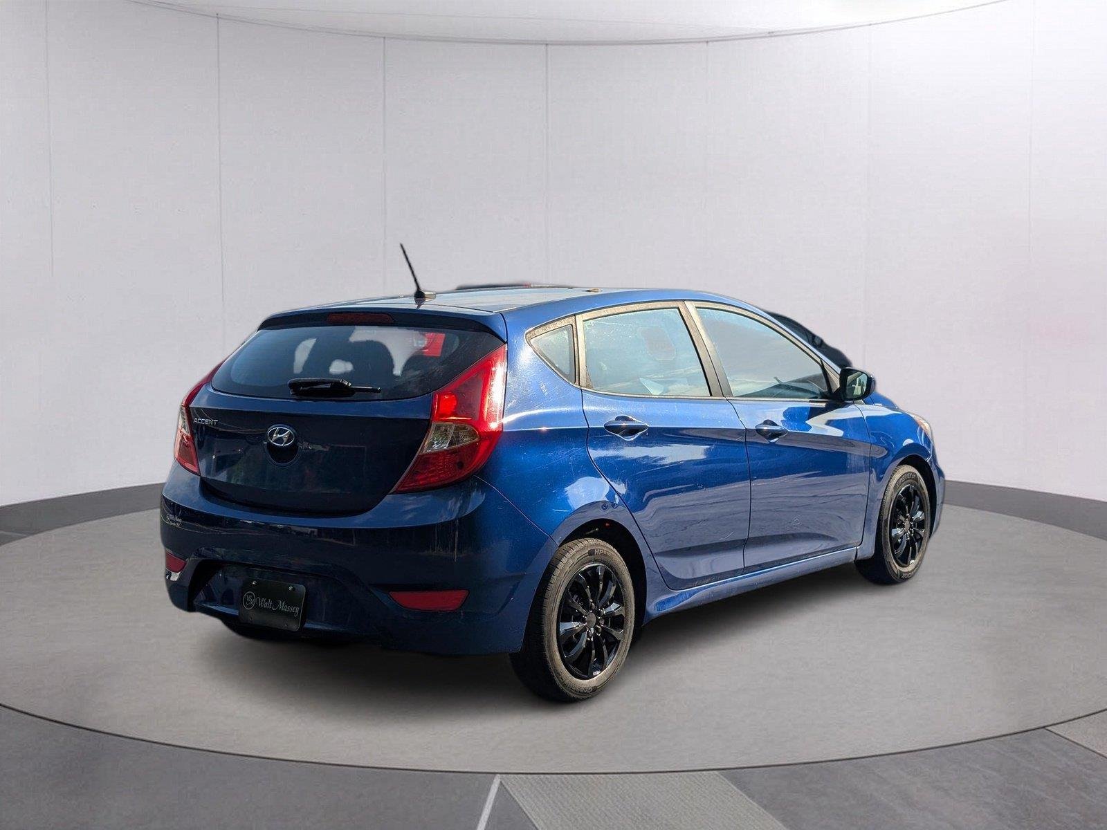 Used 2017 Pacific Blue Pearl Hyundai SE image 5