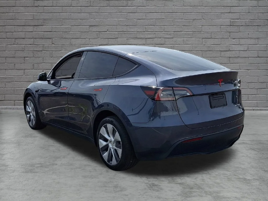 Used 2023  Tesla Long Range image 7