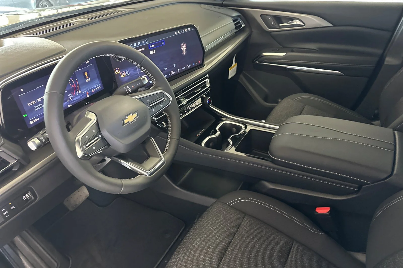 New 2027 Mosaic Black Metallic Chevrolet LT image 10